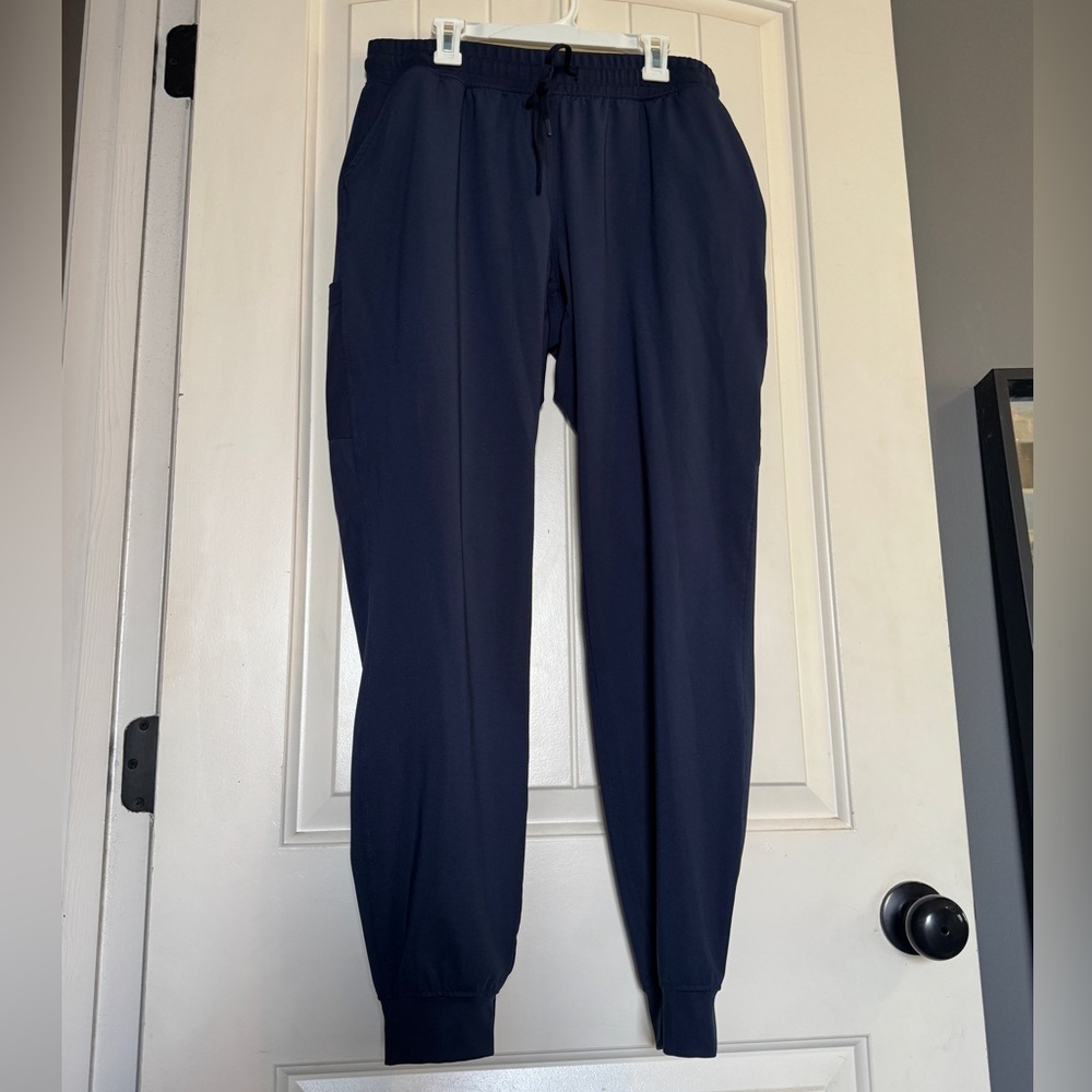 NWOT Fit Scrubs Evrpur2.0 Jogger Scrubs